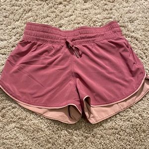 Lululemon 4” Reversible speed up shorts w/ drawstring size 4.